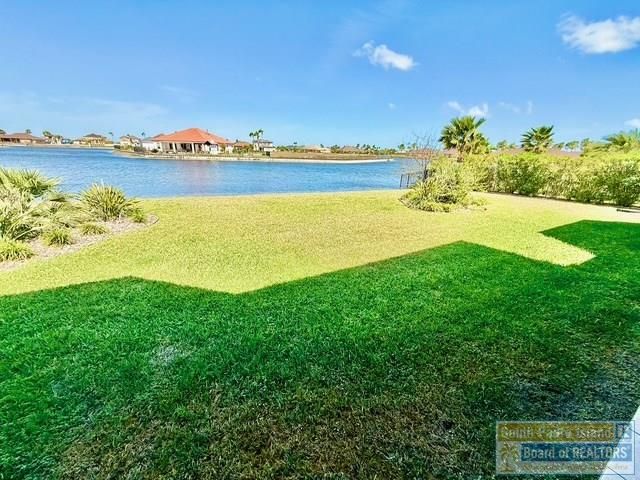 6 Country Club Dr., Laguna Vista, TX 78578