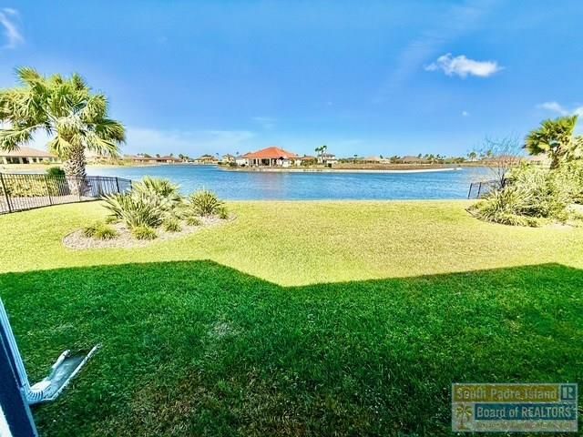 6 Country Club Dr., Laguna Vista, TX 78578