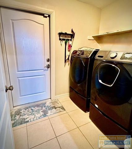 6 Country Club Dr., Laguna Vista, TX 78578