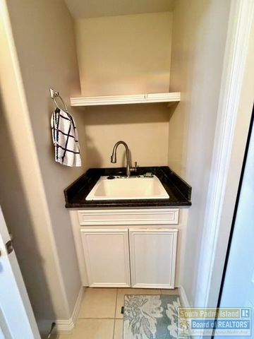 6 Country Club Dr., Laguna Vista, TX 78578