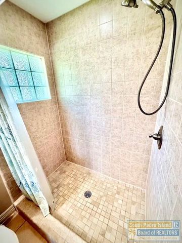 6 Country Club Dr., Laguna Vista, TX 78578