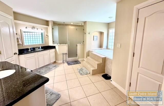 6 Country Club Dr., Laguna Vista, TX 78578