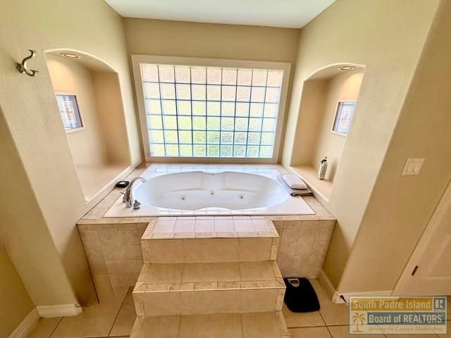 6 Country Club Dr., Laguna Vista, TX 78578