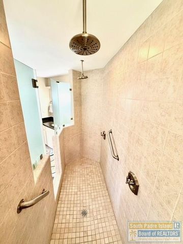 6 Country Club Dr., Laguna Vista, TX 78578