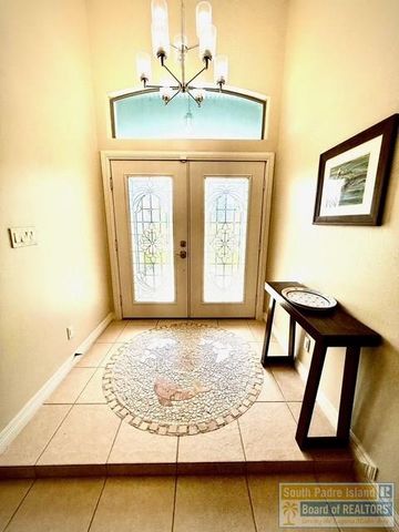 6 Country Club Dr., Laguna Vista, TX 78578