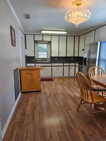 600 Fourth St, Mena, AR 71953