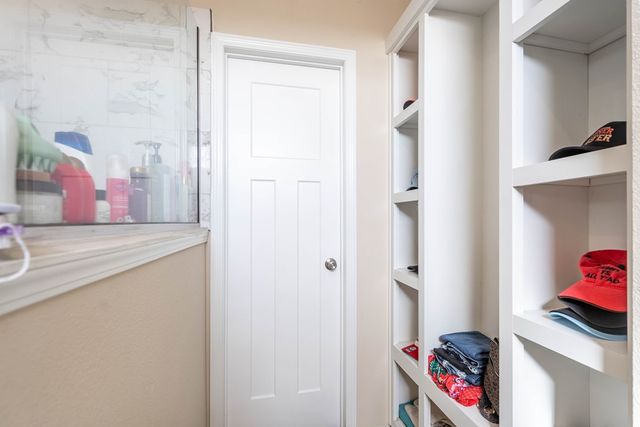 2359 Breeze Ave, Stanton, TX 79782