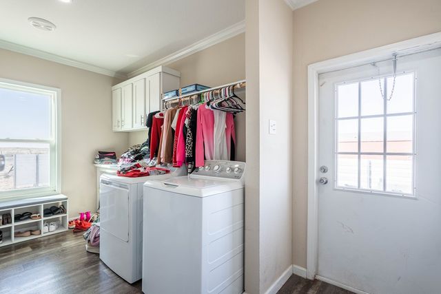 2359 Breeze Ave, Stanton, TX 79782