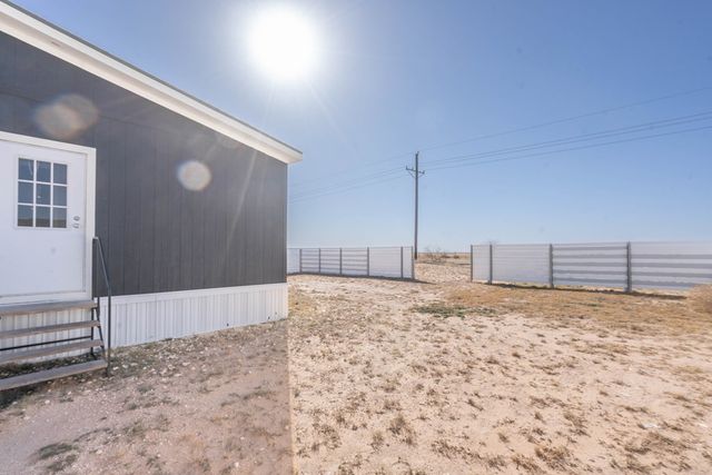 2359 Breeze Ave, Stanton, TX 79782