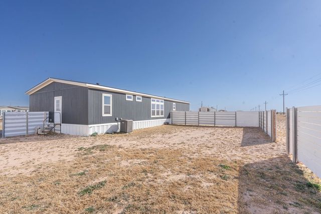 2359 Breeze Ave, Stanton, TX 79782