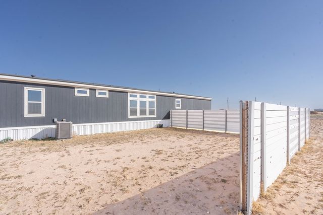 2359 Breeze Ave, Stanton, TX 79782