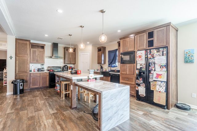 2359 Breeze Ave, Stanton, TX 79782