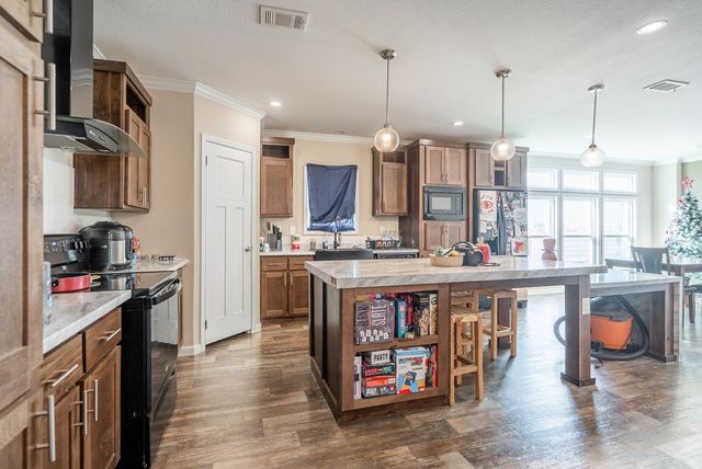 2359 Breeze Ave, Stanton, TX 79782