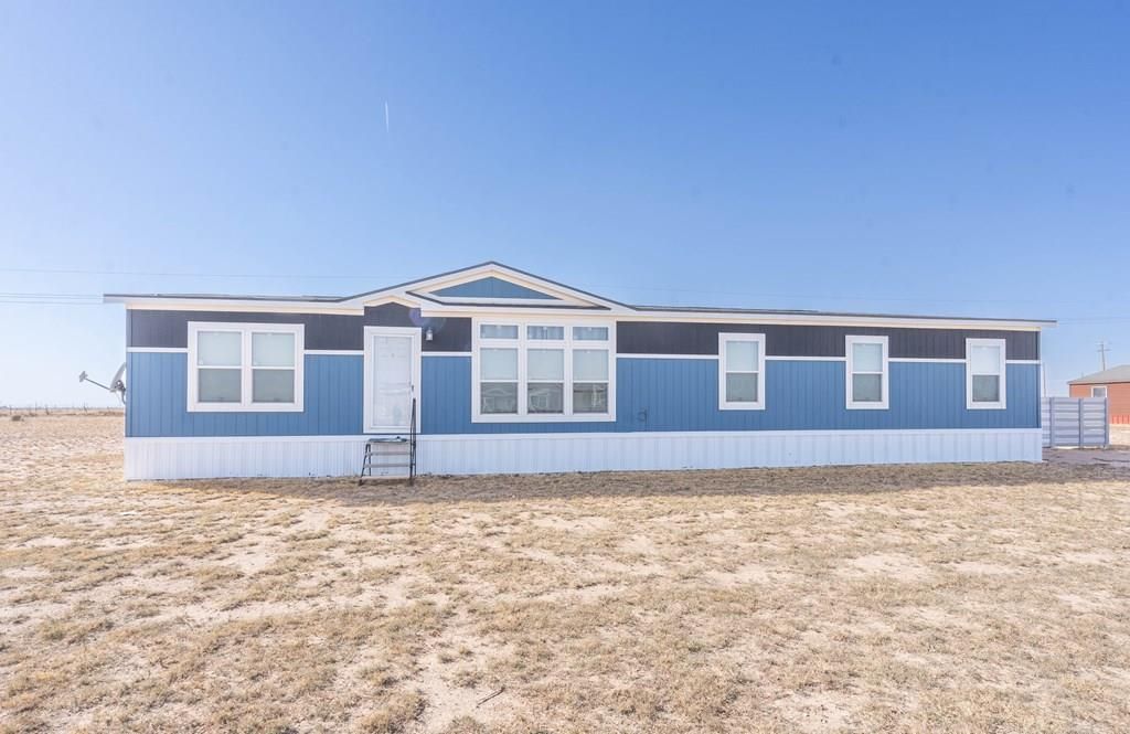 2359 Breeze Ave, Stanton, TX 79782