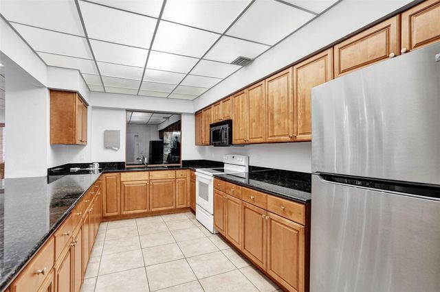 1232 S Military Trl 1913, Deerfield Beach, FL 33442