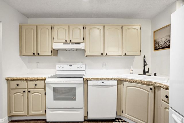 1232 S Military Trl 1913, Deerfield Beach, FL 33442