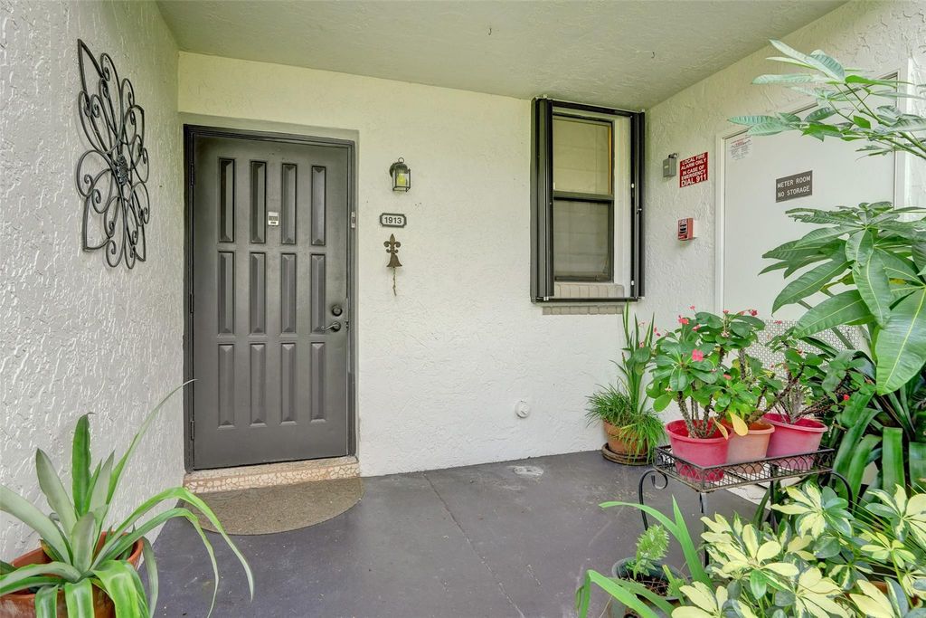 1232 S Military Trl 1913, Deerfield Beach, FL 33442