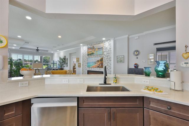 828 REGAL MANOR WAY, Sun City Center, FL 33573