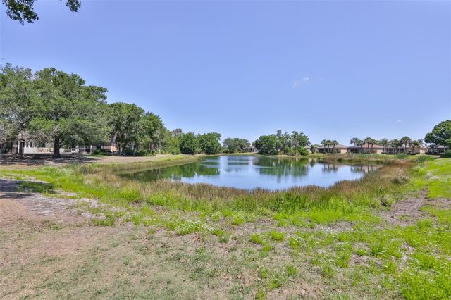 828 REGAL MANOR WAY, Sun City Center, FL 33573