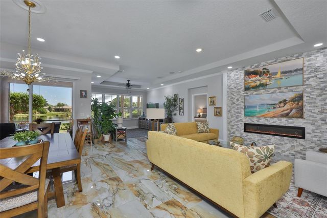 828 REGAL MANOR WAY, Sun City Center, FL 33573