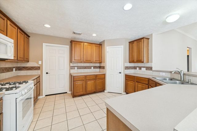 513 Brad Court, Webster, TX 77598