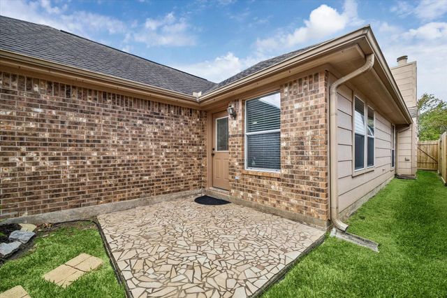 513 Brad Court, Webster, TX 77598