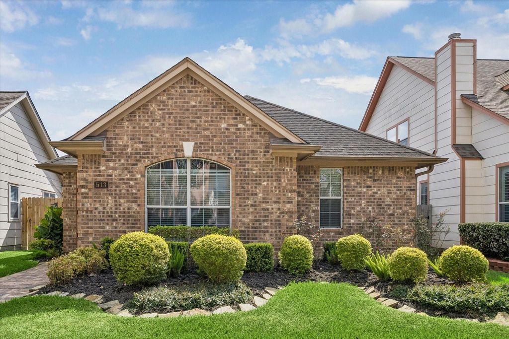 513 Brad Court, Webster, TX 77598