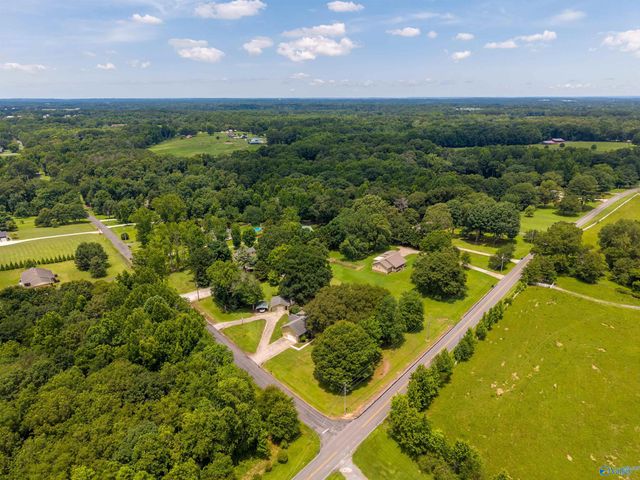 34 Weatherly Avenue, Albertville, AL 35950