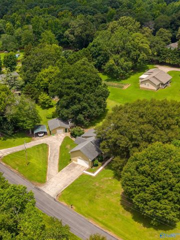 34 Weatherly Avenue, Albertville, AL 35950