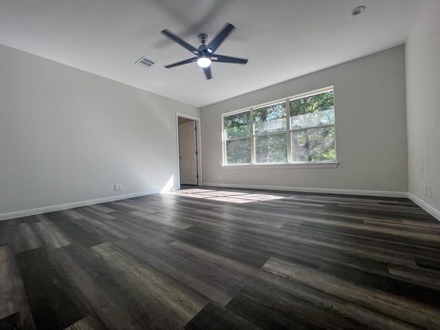120 Rocky LN, Bastrop, TX 78602