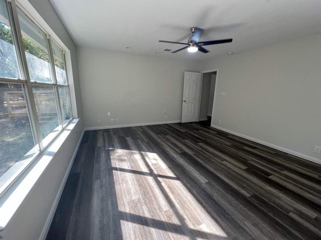 120 Rocky LN, Bastrop, TX 78602