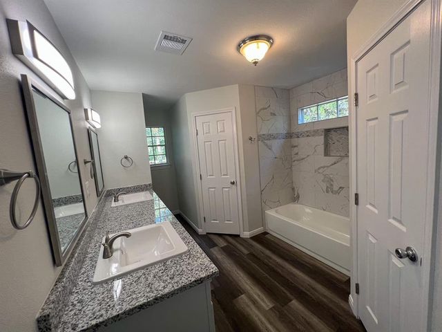 120 Rocky LN, Bastrop, TX 78602