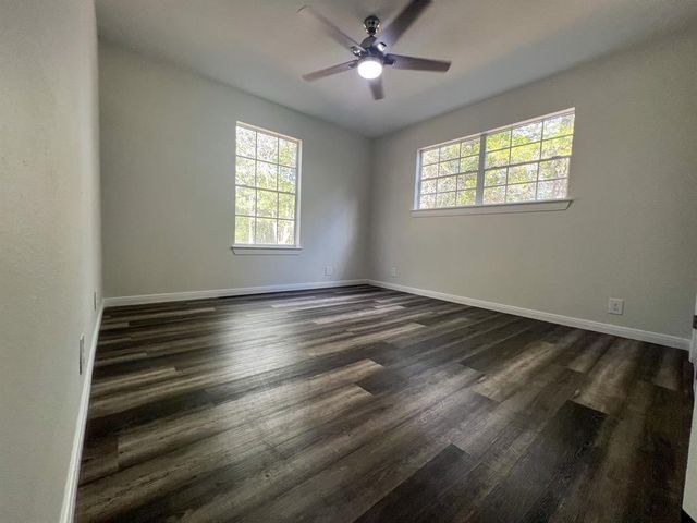 120 Rocky LN, Bastrop, TX 78602