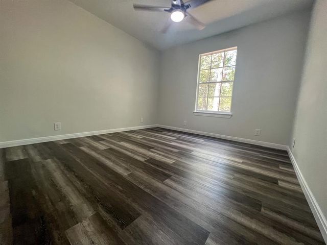 120 Rocky LN, Bastrop, TX 78602