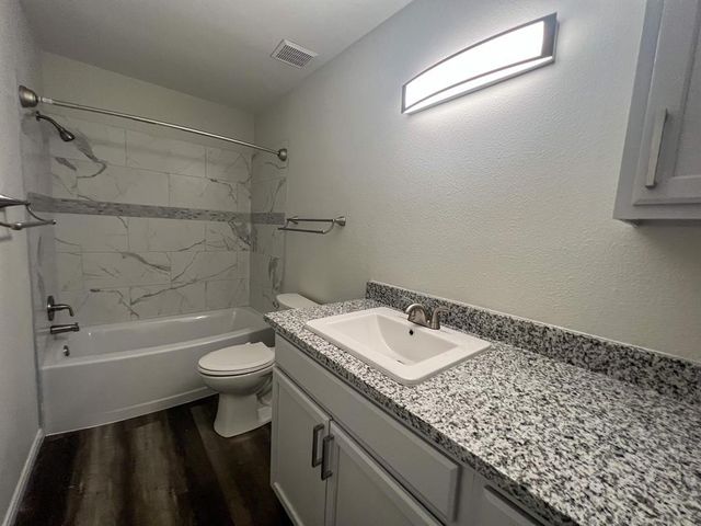 120 Rocky LN, Bastrop, TX 78602