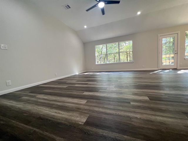 120 Rocky LN, Bastrop, TX 78602