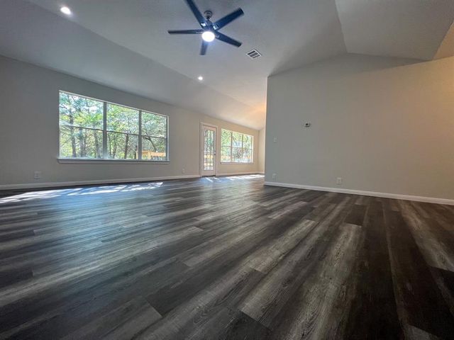 120 Rocky LN, Bastrop, TX 78602