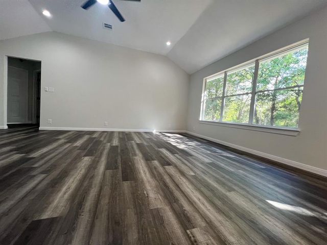 120 Rocky LN, Bastrop, TX 78602