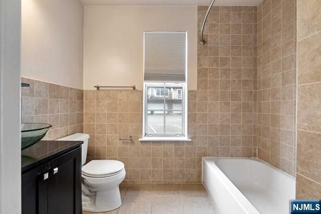 400 Crown Court 581, Edgewater, NJ 07020