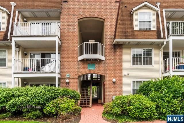 400 Crown Court 581, Edgewater, NJ 07020