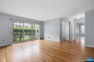 400 Crown Court 581, Edgewater, NJ 07020
