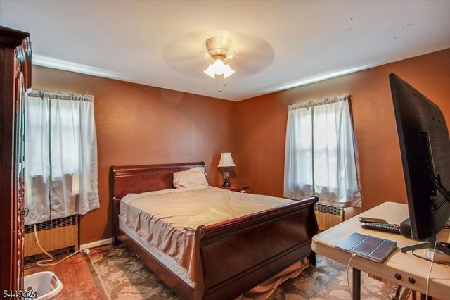 42 2nd St, Pequannock Twp., NJ 07440
