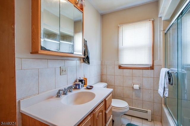 42 2nd St, Pequannock Twp., NJ 07440