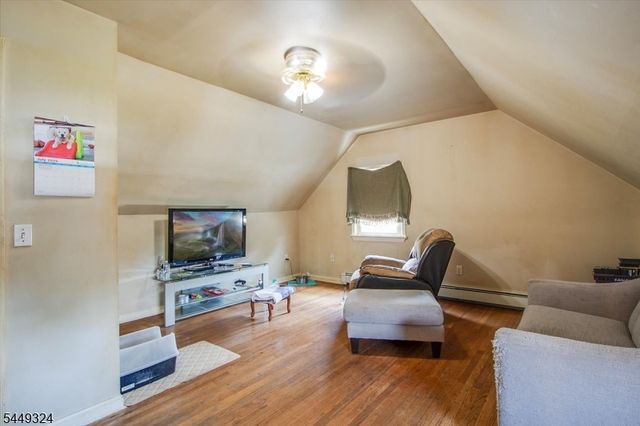 42 2nd St, Pequannock Twp., NJ 07440