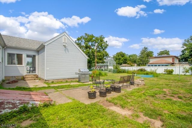 42 2nd St, Pequannock Twp., NJ 07440