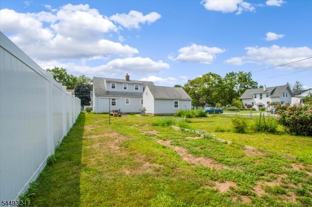 42 2nd St, Pequannock Twp., NJ 07440