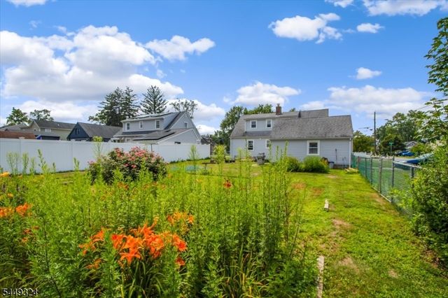 42 2nd St, Pequannock Twp., NJ 07440