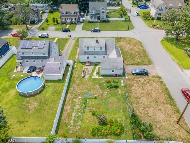 42 2nd St, Pequannock Twp., NJ 07440