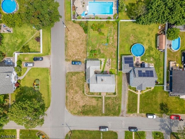 42 2nd St, Pequannock Twp., NJ 07440