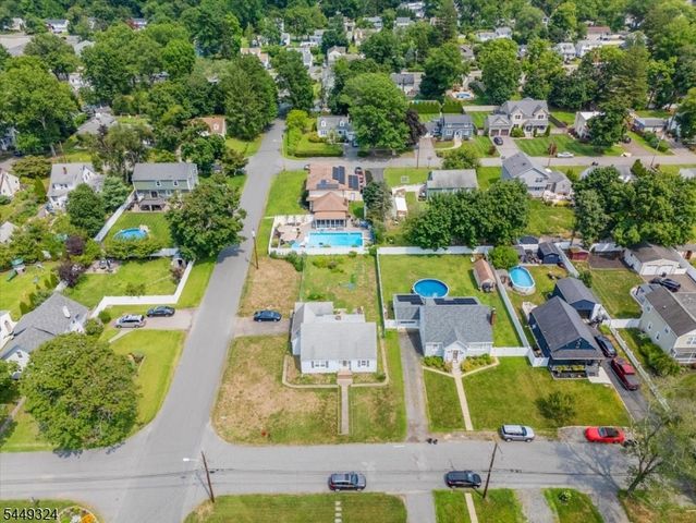 42 2nd St, Pequannock Twp., NJ 07440
